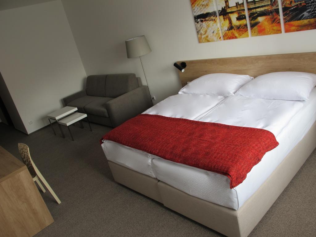 Hotel Kapitol Most Oda fotoğraf