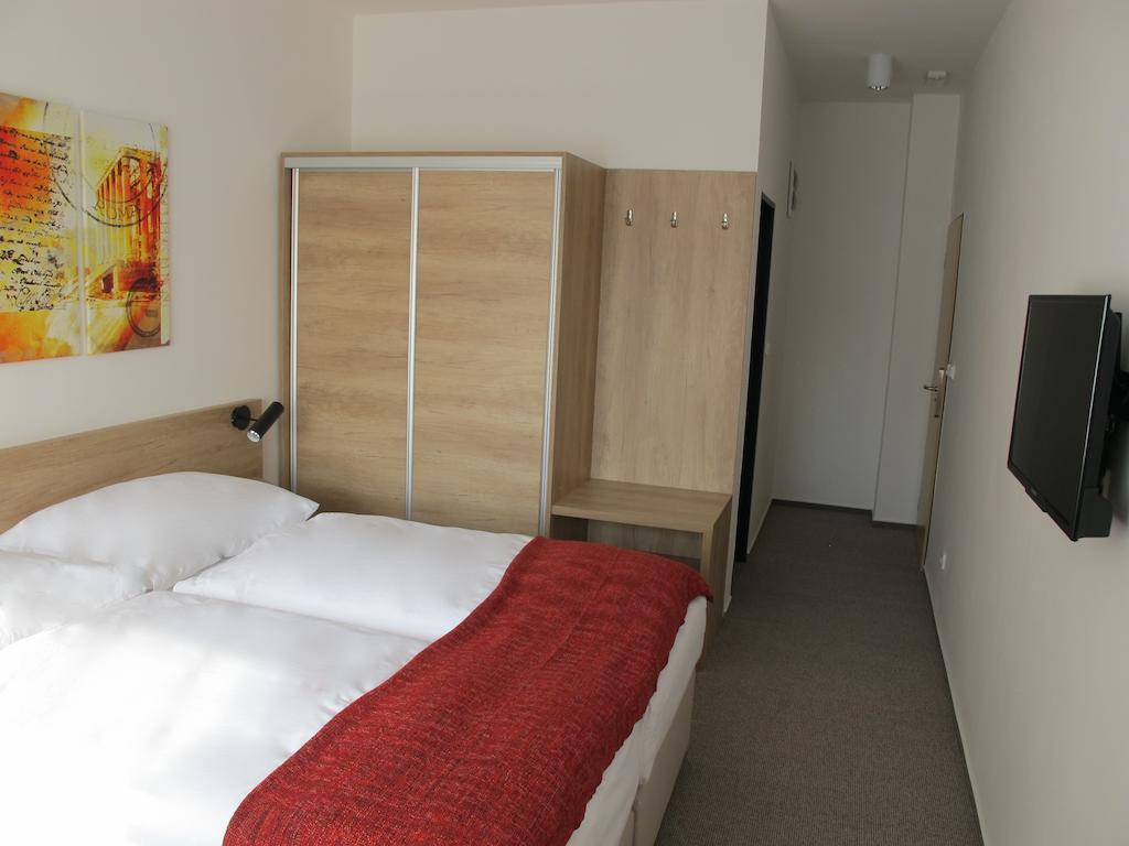 Hotel Kapitol Most Oda fotoğraf
