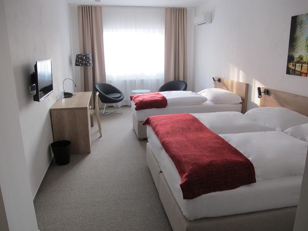 Hotel Kapitol Most Oda fotoğraf